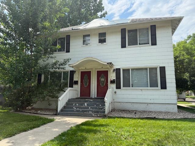 102 8th St, Minot, ND 58701