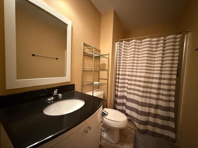 102 8th St, Minot, ND 58701