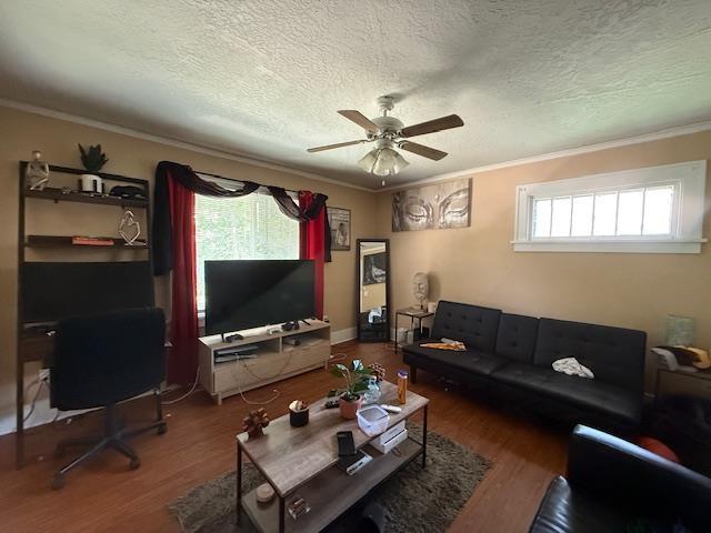 102 8th St, Minot, ND 58701