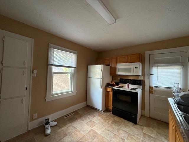 102 8th St, Minot, ND 58701