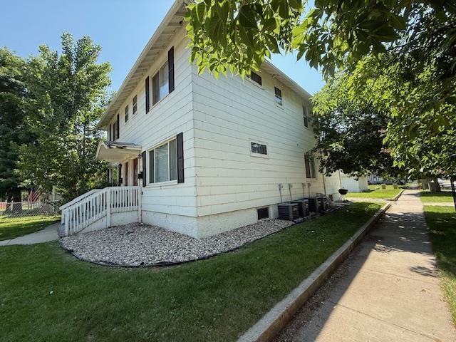 102 8th St, Minot, ND 58701