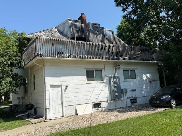 102 8th St, Minot, ND 58701