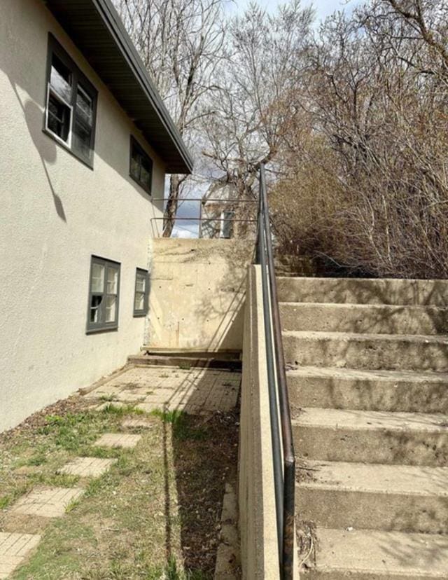 607 Main St, Minot, ND 58701 - view of staircase