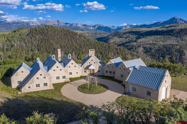 birds eye view of property featuring a mountain view