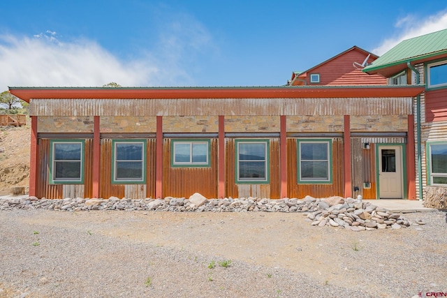 view of front of property