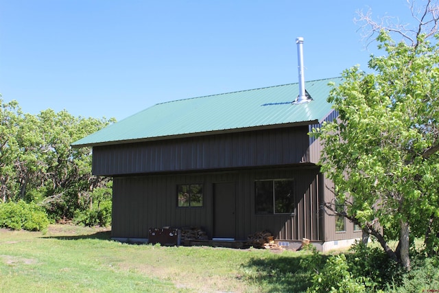 view of outdoor structure with a lawn