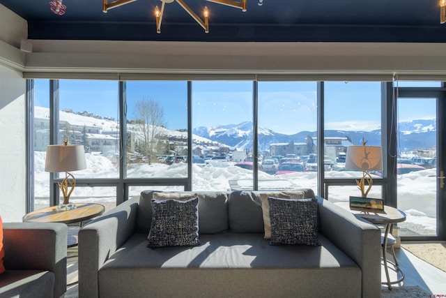 living room featuring a mountain view