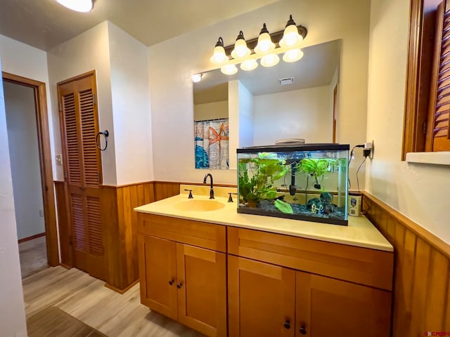 bathroom featuring oversized vanity