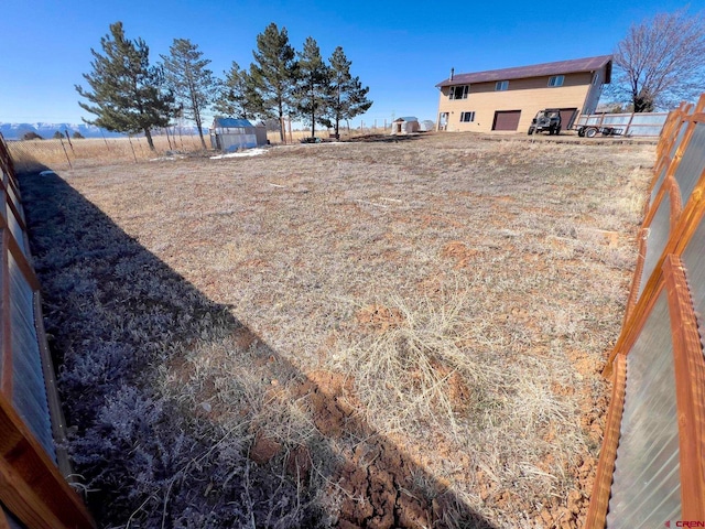 view of yard featuring a rural view