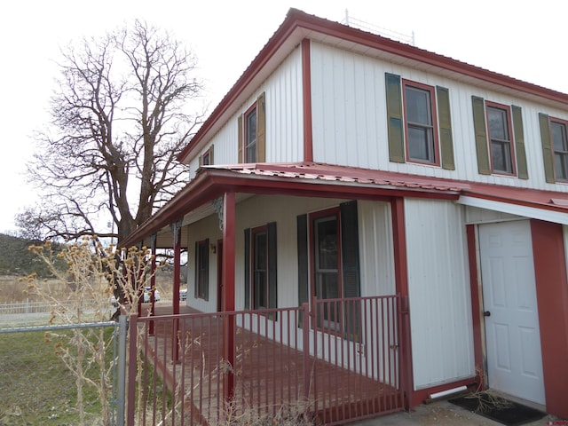 view of front of home featuring covered porch