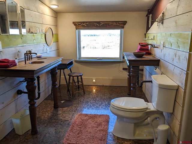 bathroom featuring toilet and sink