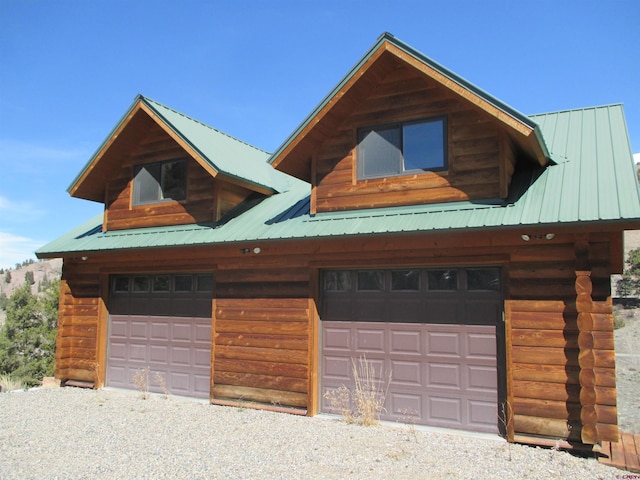 view of front facade featuring a garage