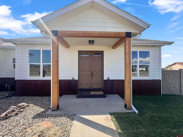 property entrance featuring a yard