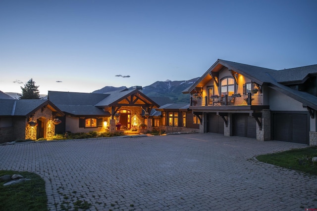 view of front of home featuring a mountain view and a balcony