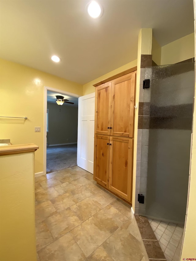 bathroom featuring ceiling fan