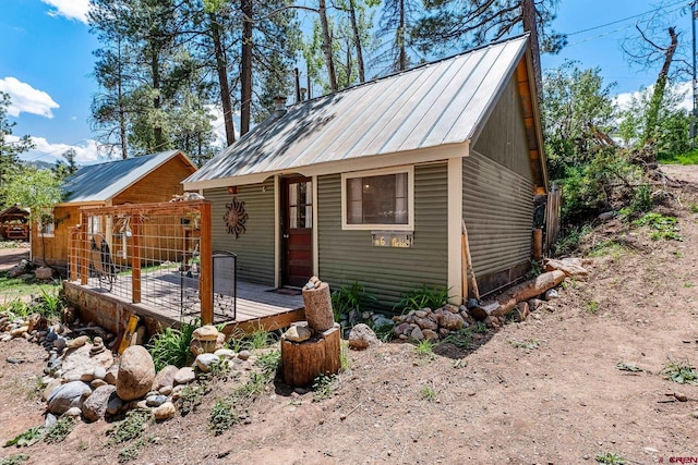 view of front of property featuring an outdoor structure and a wooden deck