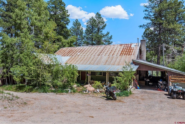 view of front facade featuring a carport