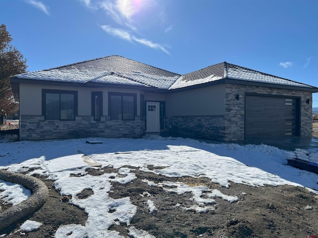 view of front facade featuring a garage