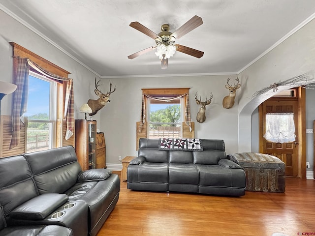 living room featuring crown molding, hardwood / wood-style floors, and ceiling fan