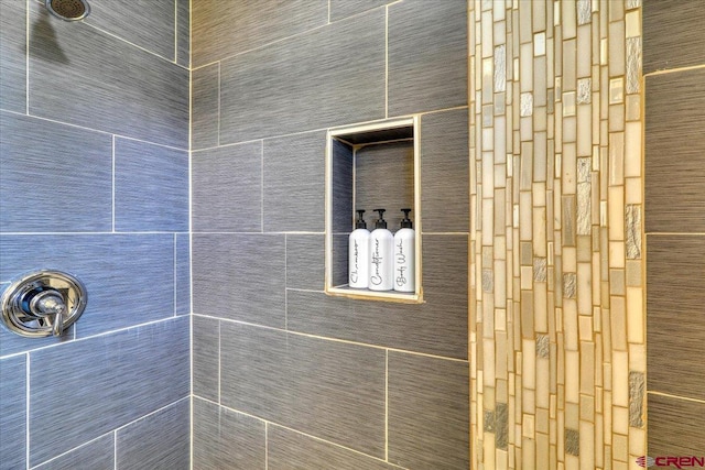 interior details with a tile shower