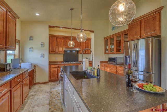 kitchen with sink, white cabinetry, vaulted ceiling, hanging light fixtures, and stainless steel appliances