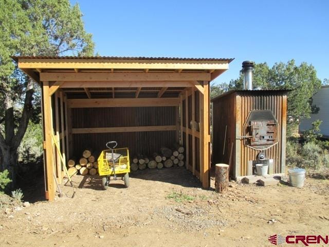 view of outdoor structure featuring an outdoor structure