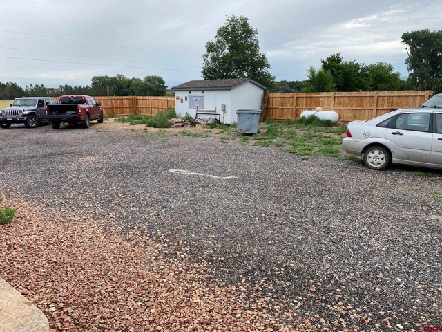 view of yard with a shed