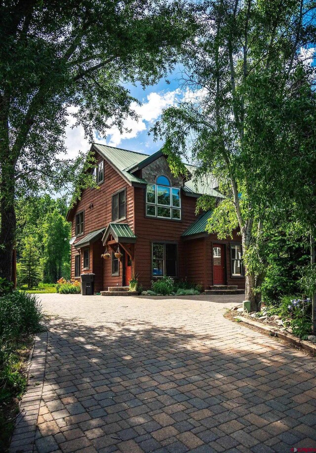 view of front of property