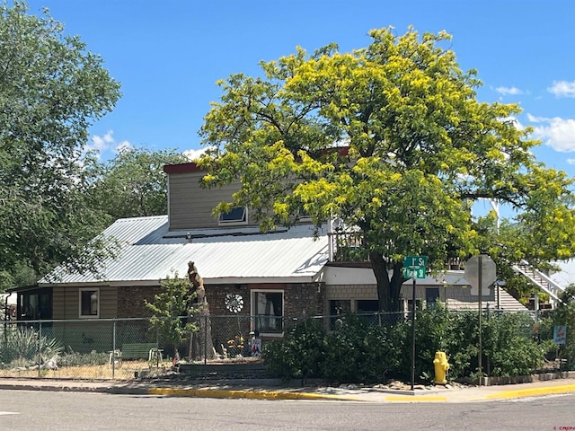 view of front of property