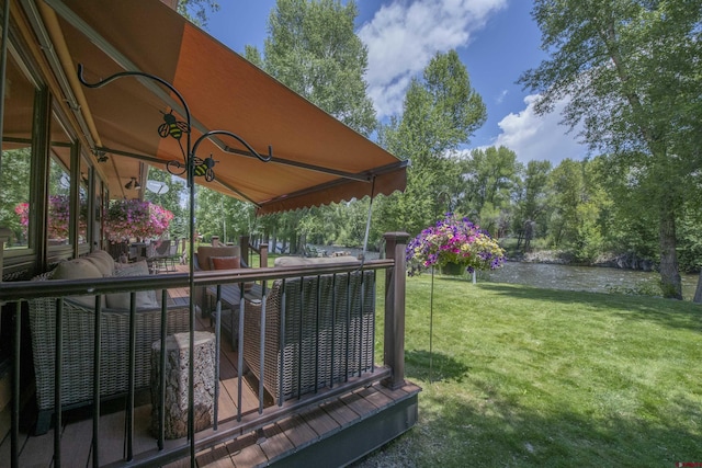 view of yard featuring a water view