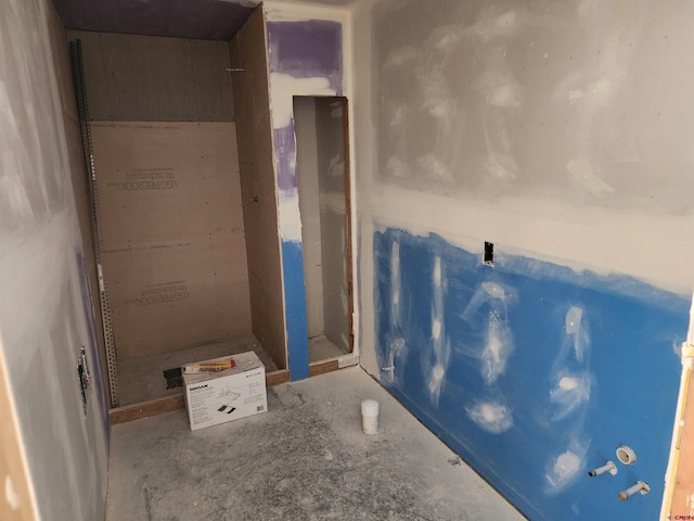 bathroom featuring concrete floors