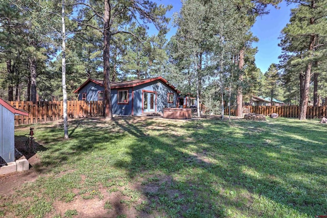 view of yard featuring a fenced backyard and a hot tub