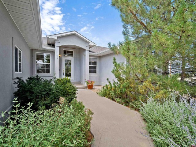 view of front of home with a garage and a mountain view