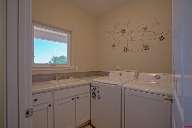 laundry room with sink, cabinets, and washing machine and clothes dryer