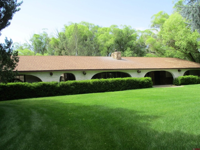 ranch-style home with a front lawn