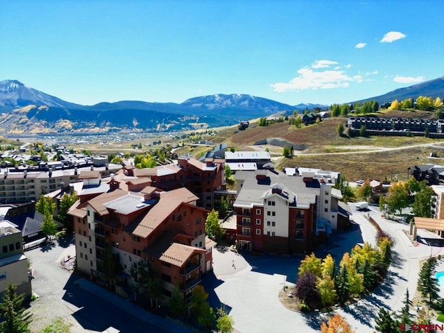 bird's eye view with a mountain view