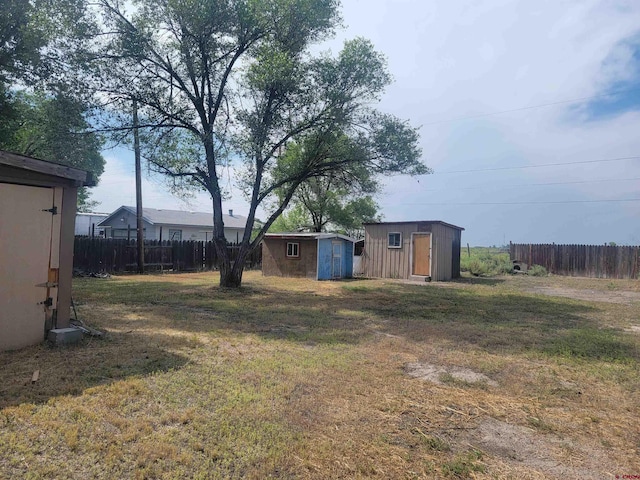 view of yard with a shed