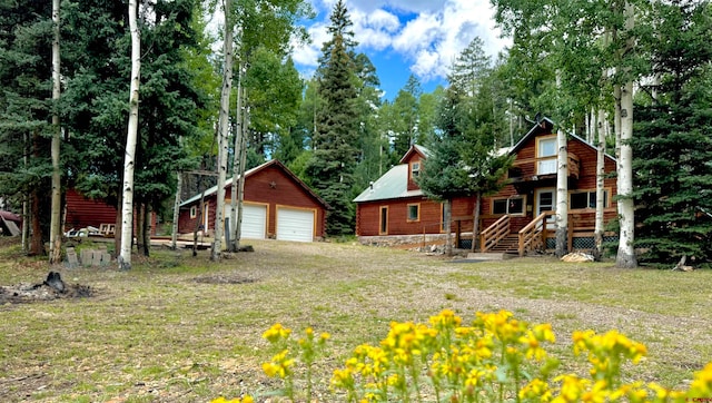 view of yard with an outbuilding and a garage