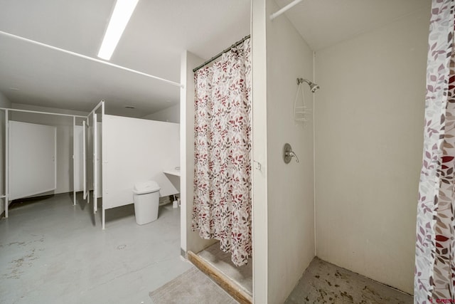 bathroom featuring concrete flooring