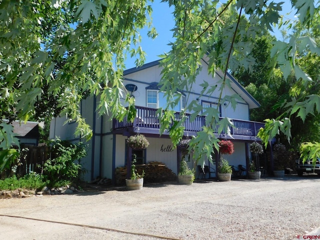 view of front of property featuring a balcony