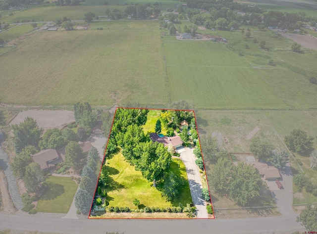 birds eye view of property featuring a rural view