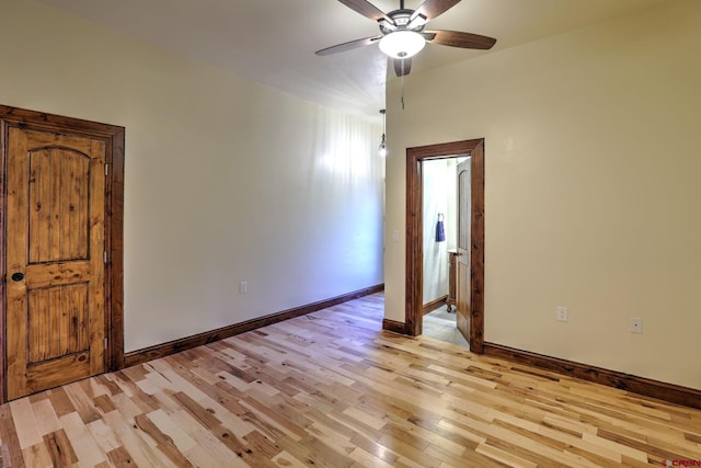 unfurnished room featuring light wood-style floors, baseboards, and a ceiling fan