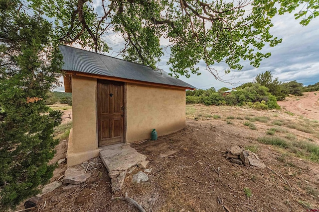 view of outbuilding