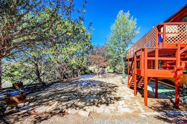 view of yard featuring a patio