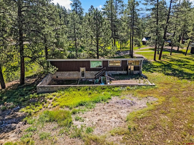 view of front of home with a front lawn