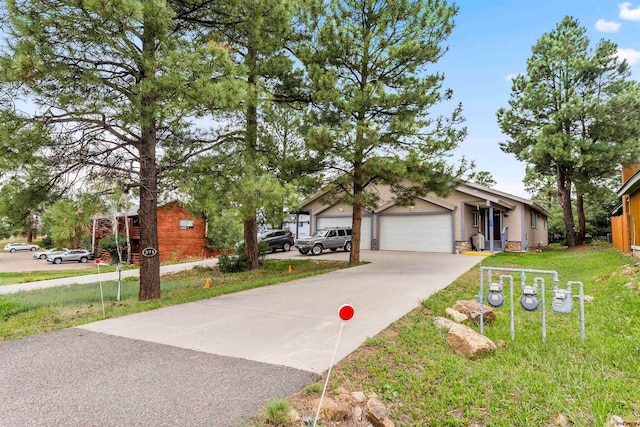 view of front of home featuring a garage and a front yard