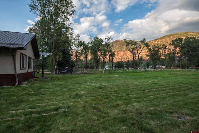 view of yard with a mountain view