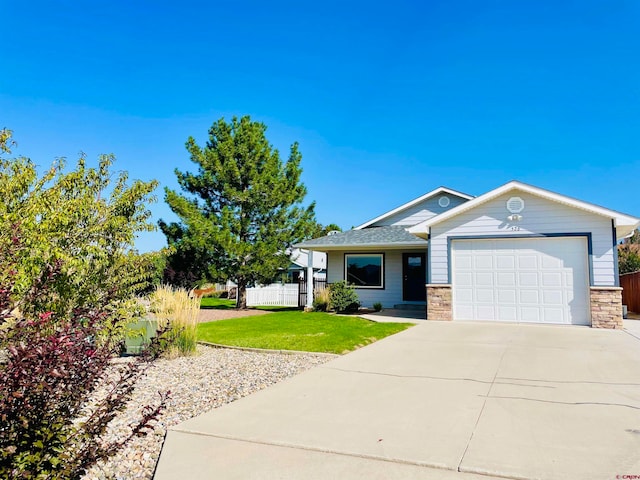 view of front of home featuring a garage and a front yard