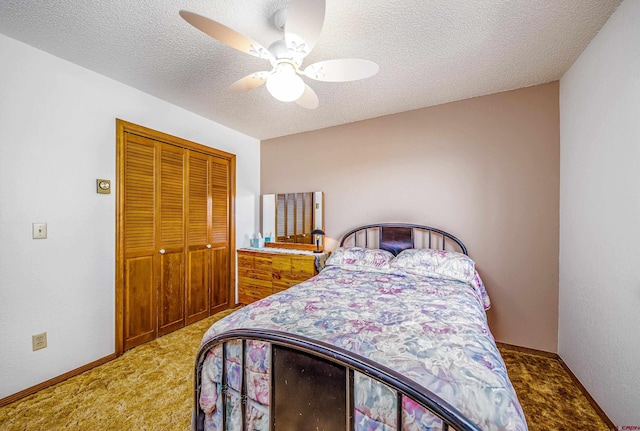 bedroom with a closet, a textured ceiling, ceiling fan, and carpet flooring