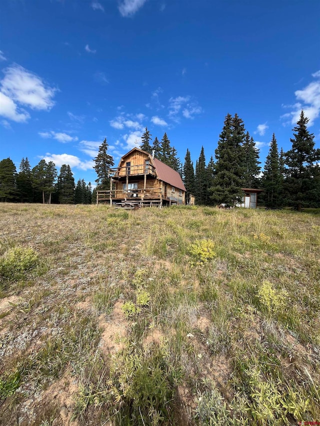 view of yard with a rural view and an outbuilding